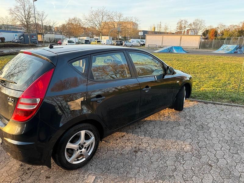 Gebraucht Hyundai i30 109 PS (80 kW) 2009 Schwarz Kleinwagen