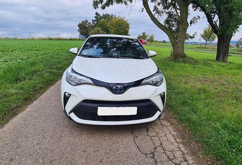 Weiß Gebraucht 2021 Toyota C-HR Team SUV | 21.100 € (Guter Preis) - Bild 1/4