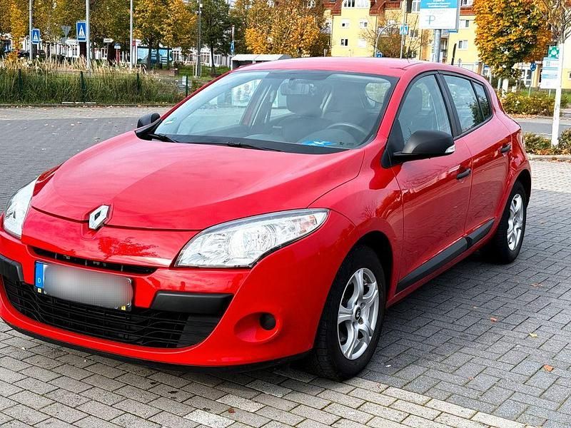 Gebraucht Renault Mégane III Expression 101 PS (74 kW) 2011 Rot Limousine