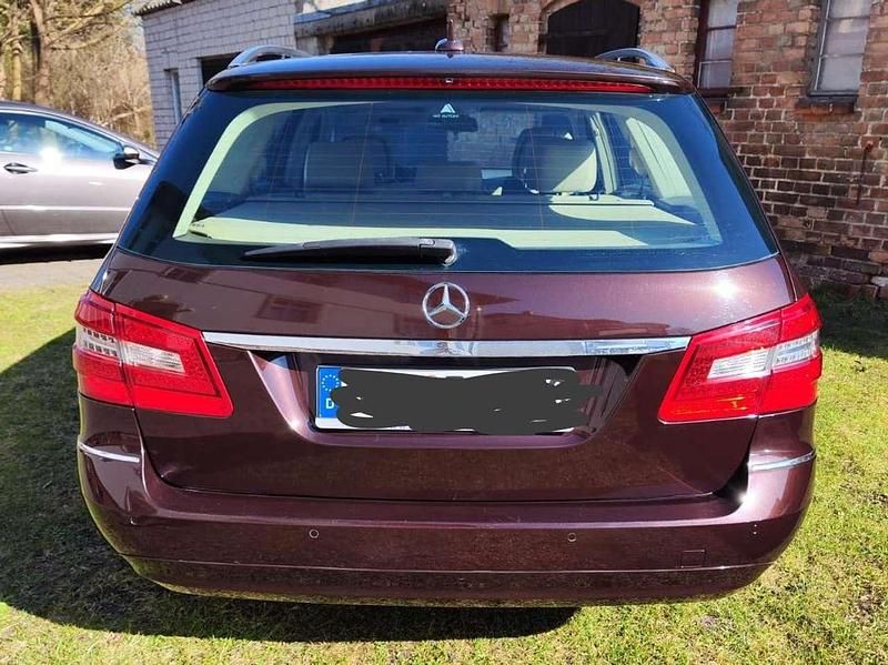 Gebraucht Mercedes E250 Elegance 204 PS (150 kW) 2013 Braun Kombi