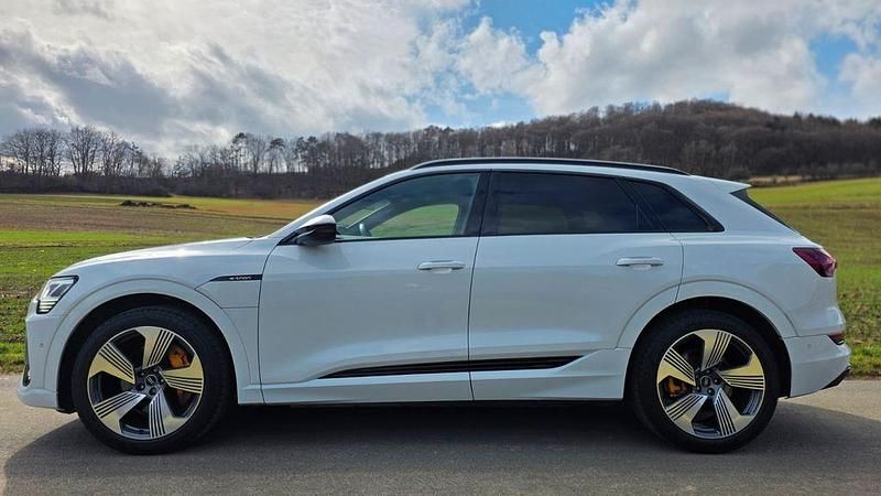 Gebraucht Audi e-tron S-Line 230 kW (313 PS) 2022 Weiß SUV