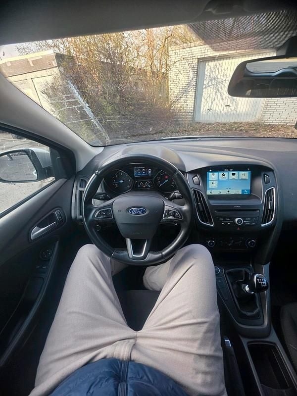 Gebraucht Ford Focus Titanium 122 PS (89 kW) 2017 Grau Kombi