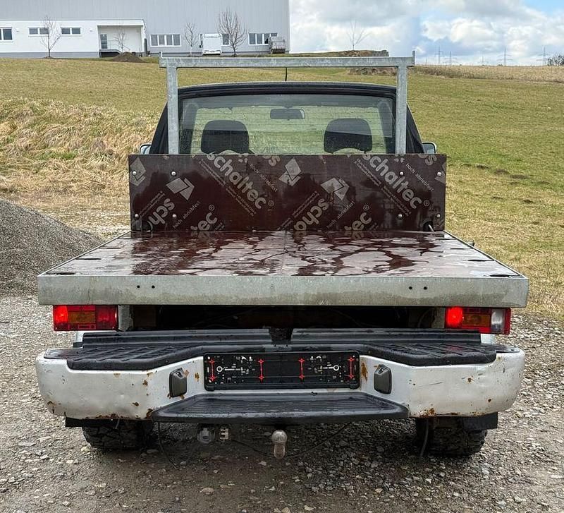 Gebraucht Nissan Navara 133 PS (97 kW) 2004 Schwarz Pickup