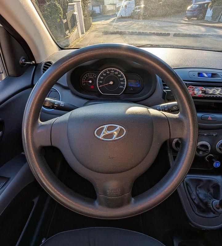 Gebraucht Hyundai i10 Classic 69 PS (50 kW) 2013 Weiß Kleinwagen