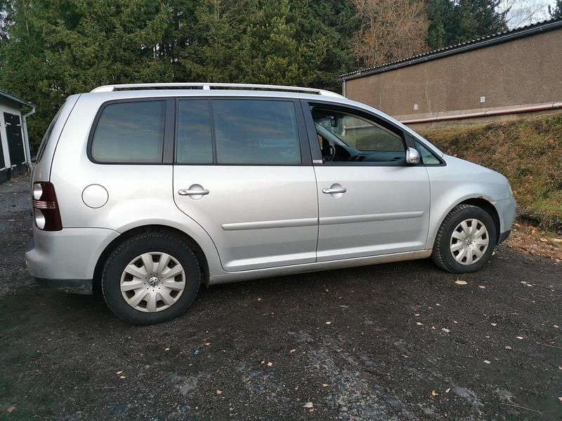 Grau Gebraucht 2006 VW Touran Van / Kleinbus | 3.500 € (Teuer) - Bild 1/4