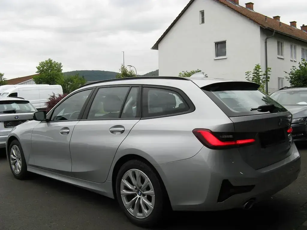 Używany BMW 320 190 KM (139 kW) 2020 Srebrny Kombi
