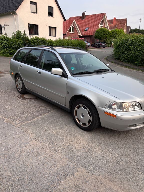 Silber Gebraucht 2003 Volvo V40 Comfort Kombi | 1.600 € (Fairer Preis) - Bild 1/4