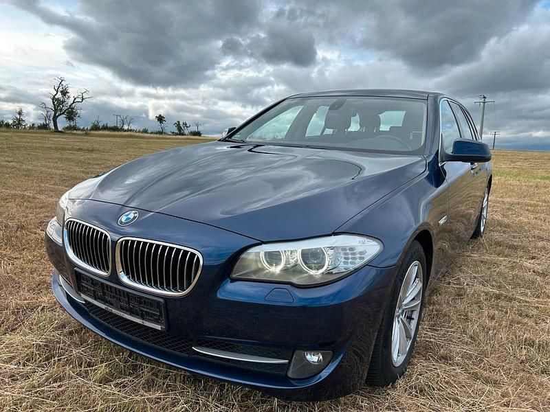 Blau Gebraucht 2011 BMW 520 Kombi | 8.990 € (Fairer Preis) - Bild 1/4