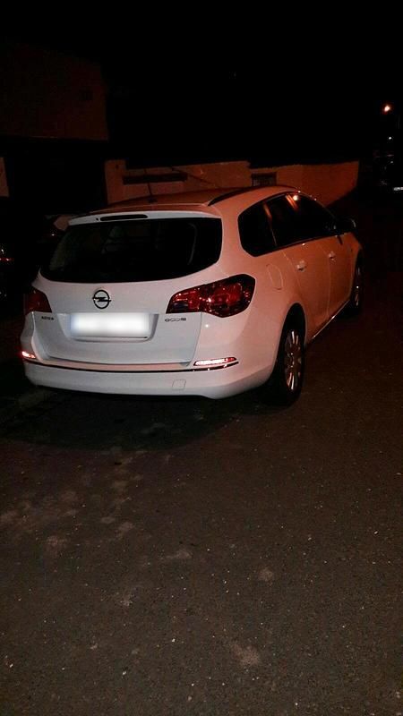 Gebraucht Opel Astra 101 PS (74 kW) 2013 Weiß Kombi