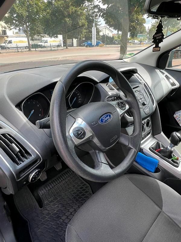 Usata Ford Focus 114 CV (83 kW) 2014 Blu Berlina