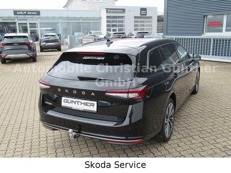 Gebraucht Skoda Superb 150 PS (110 kW) 2024 Ebony schwarz metallic Kombi