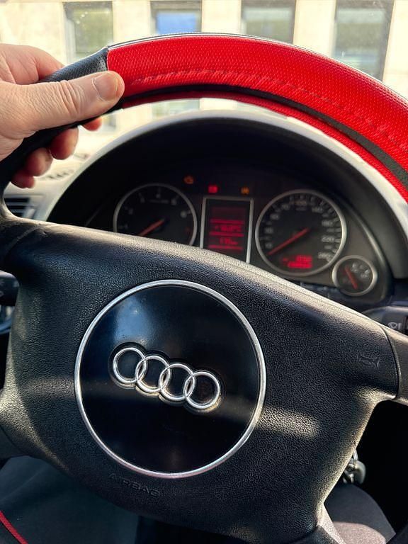 Gebraucht Audi A4 102 PS (75 kW) 2001 Rot Limousine