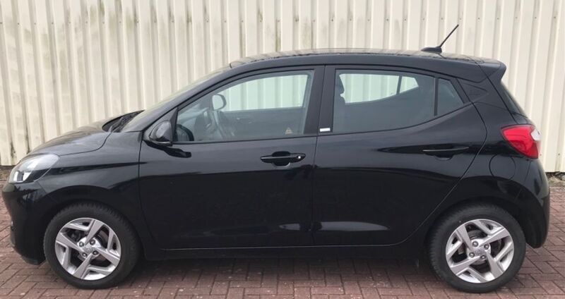 Schwarz Gebraucht 2020 Hyundai i10 Trend Kleinwagen | 11.490 € (Fairer Preis) - Bild 1/4