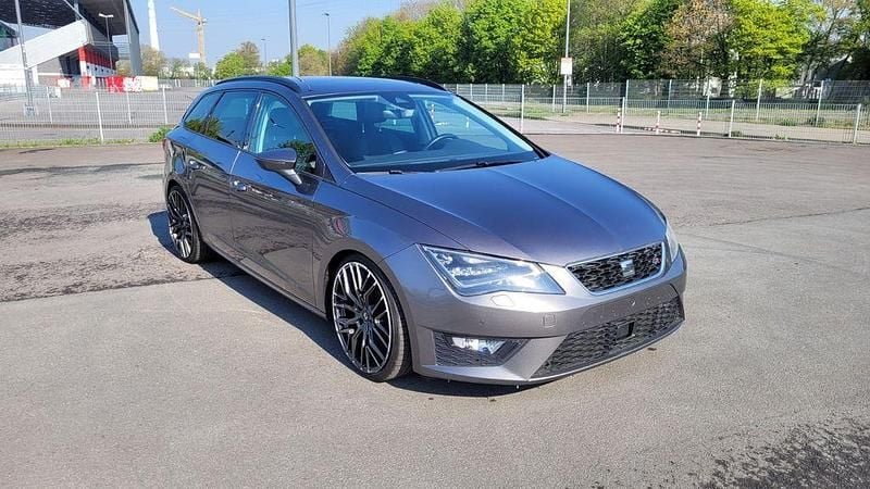 Usado Seat Leon ST FR 184 HP (135 kW) 2016 Cinzento Carrinha