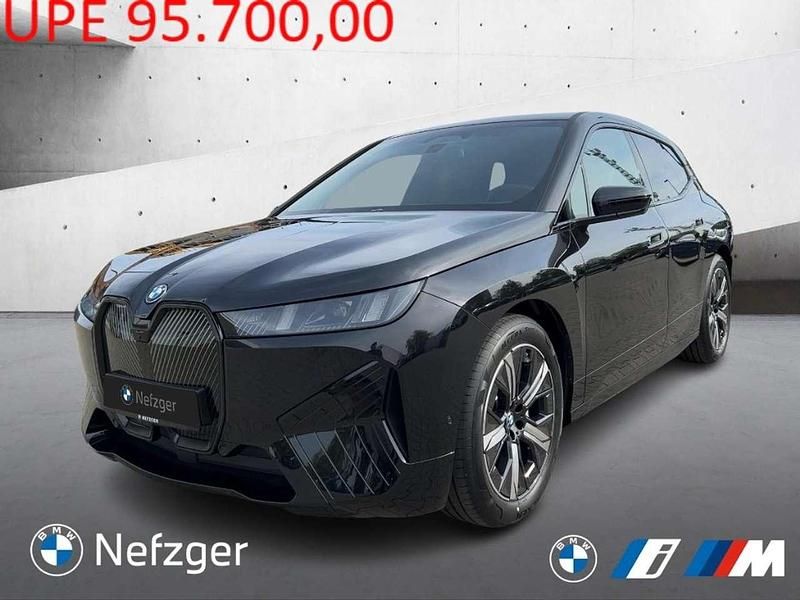 Saphirschwarz metallic Neu 2025 BMW iX SUV | 78.643 € (Superpreis) - Bild 1/4