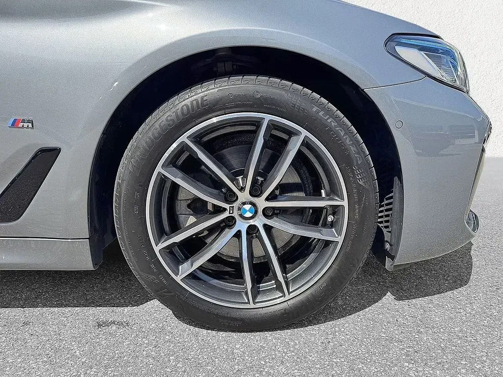 Gebraucht BMW 520 M Sport 190 PS (139 kW) 2023 Silber Limousine