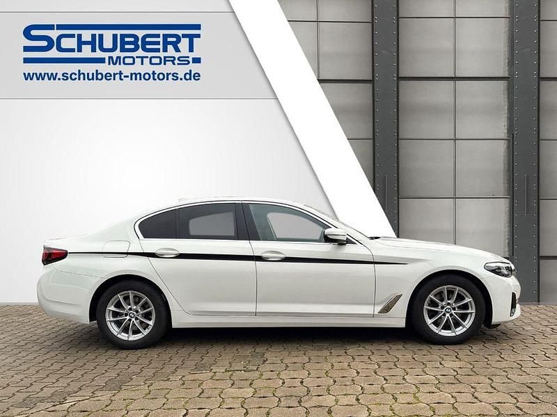 Gebraucht BMW 520 190 PS (139 kW) 2022 Alpinweiss Limousine