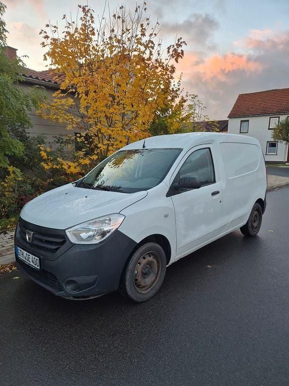 Weiß Gebraucht 2014 Dacia Dokker Essentiel Van | 3.200 € (Superpreis) - Bild 1/4