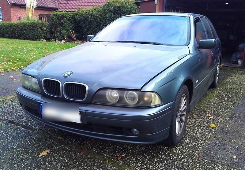 Grau Gebraucht 2002 BMW 520 Kombi | 1.450 € (Guter Preis) - Bild 1/4