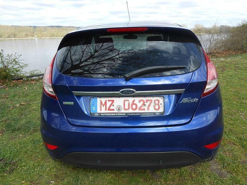 Gebraucht Ford Fiesta 101 PS (74 kW) 2015 Indicblau Limousine