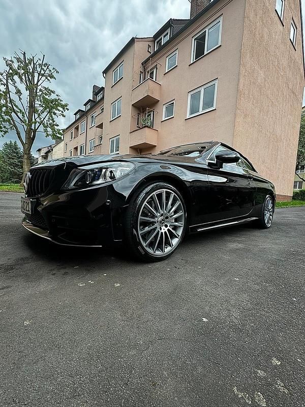 Schwarz Gebraucht 2018 Mercedes C300 AMG line Cabrio | 34.400 € (Etwas zu teuer) - Bild 1/4