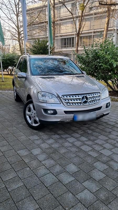 Gebraucht Mercedes ML320 224 PS (164 kW) 2006 Silber SUV