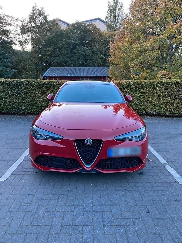 Rot Gebraucht 2017 Alfa Romeo Giulia Veloce Limousine | 27.200 € - Bild 1/4