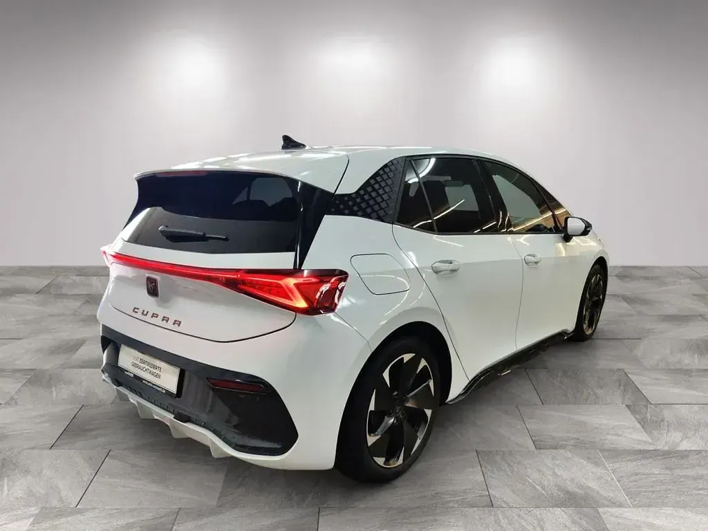 Używany Cupra Born e-Boost 169 kW (231 KM) 2025 Biały Hatchback