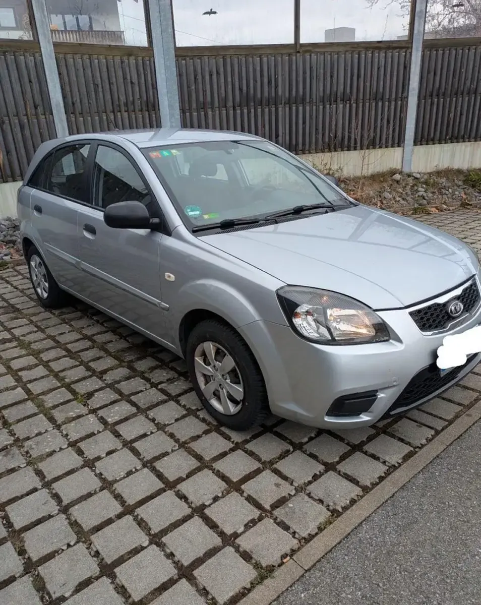 Gebraucht Kia Rio 97 PS (71 kW) 2011 Grau Kleinwagen