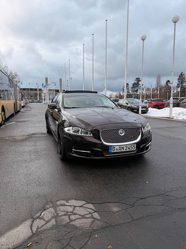 Gebraucht Jaguar XJ 275 PS (202 kW) 2011 Rot Limousine