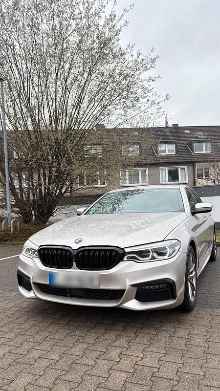 Gebraucht BMW 530e M Sport 252 PS (185 kW) 2019 Gold Limousine