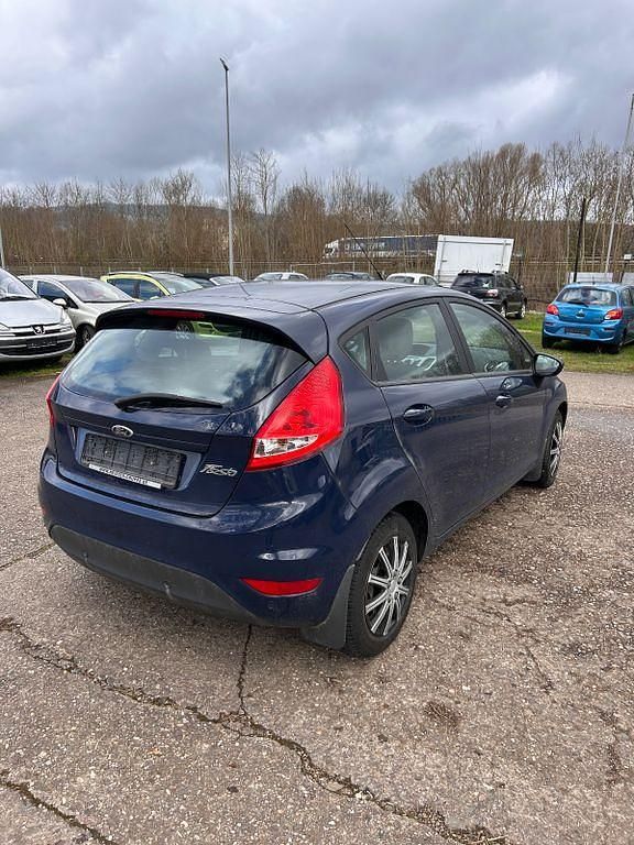 Gebraucht Ford Fiesta Trend 82 PS (60 kW) 2011 Blau Kleinwagen