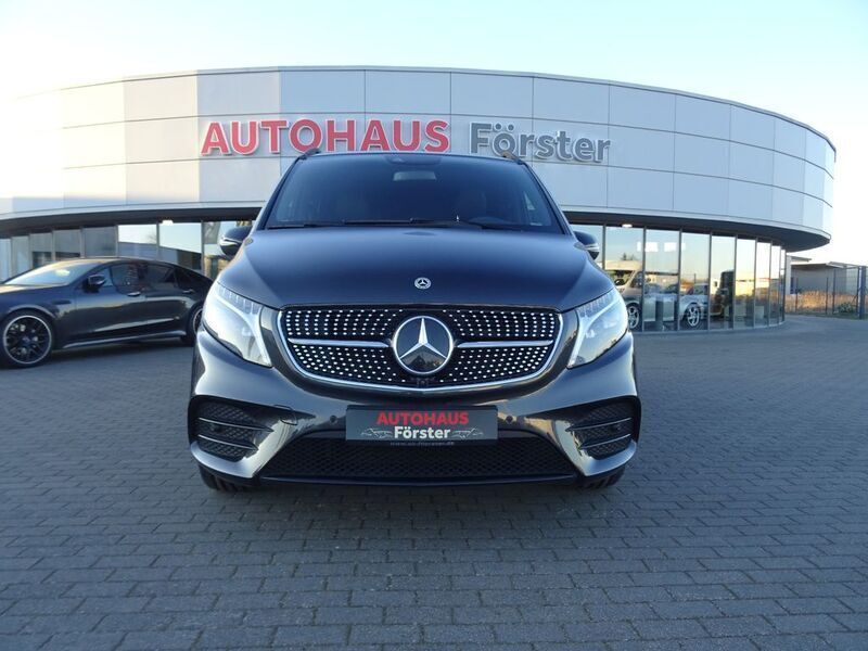 Grau Gebraucht 2023 Mercedes V300 AMG Van / Kleinbus | 59.990 € (Superpreis) - Bild 1/4