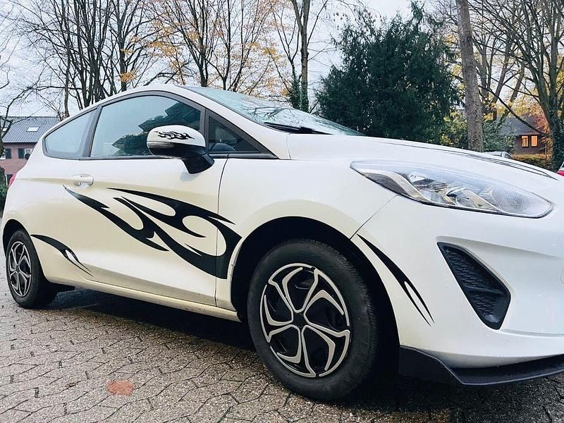 Weiß Gebraucht 2019 Ford Fiesta Vignale Kleinwagen | 6.200 € - Bild 1/4