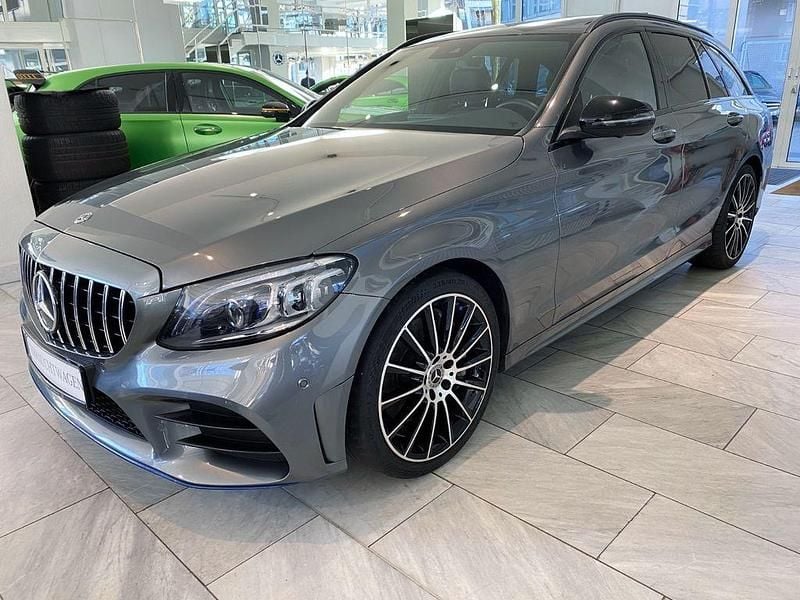 Grau Gebraucht 2018 Mercedes C300 AMG Limousine | 23.490 € (Fairer Preis) - Bild 1/4