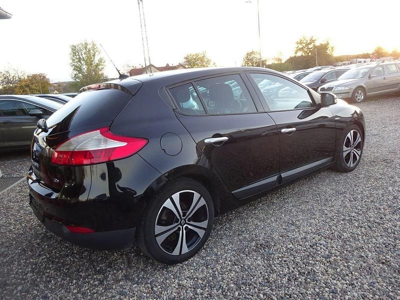 Gebraucht Renault Mégane Bose Edition 131 PS (96 kW) 2011 Schwarz Limousine
