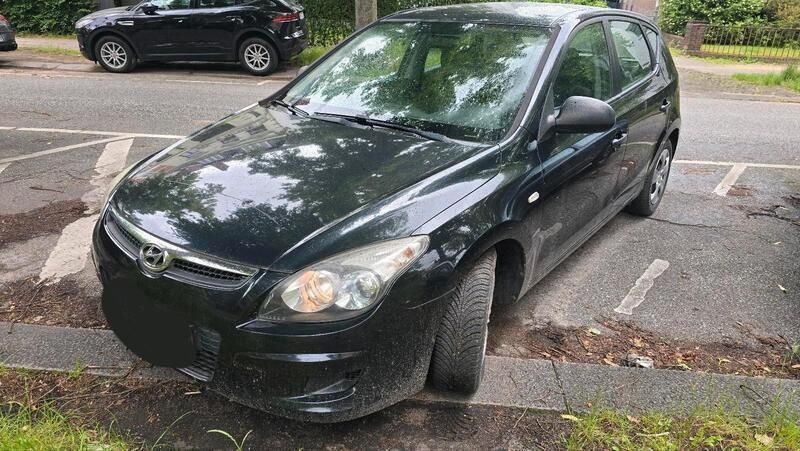 Schwarz Gebraucht 2009 Hyundai i30 Kombi | 2.800 € - Bild 1/4