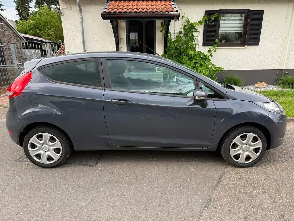 Gebraucht Ford Fiesta Trend 60 PS (44 kW) 2010 Grau Limousine