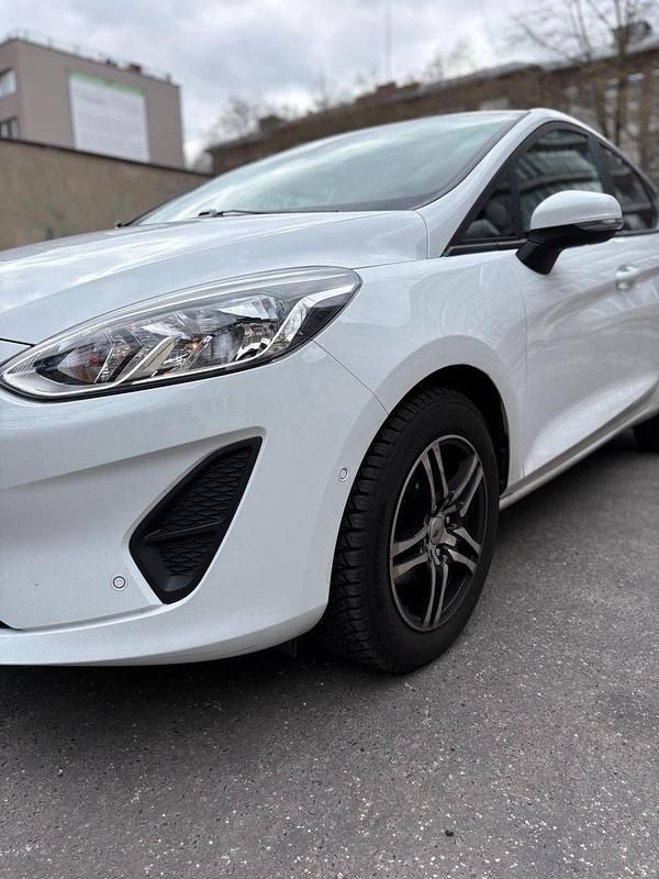Gebraucht Ford Fiesta Trend 101 PS (74 kW) 2019 Weiß Kleinwagen
