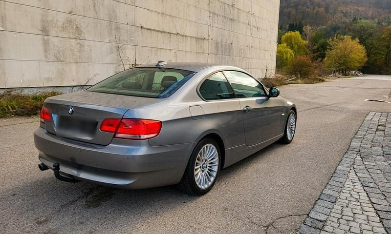 Gebraucht BMW 320 170 PS (125 kW) 2008 Grau Coupé