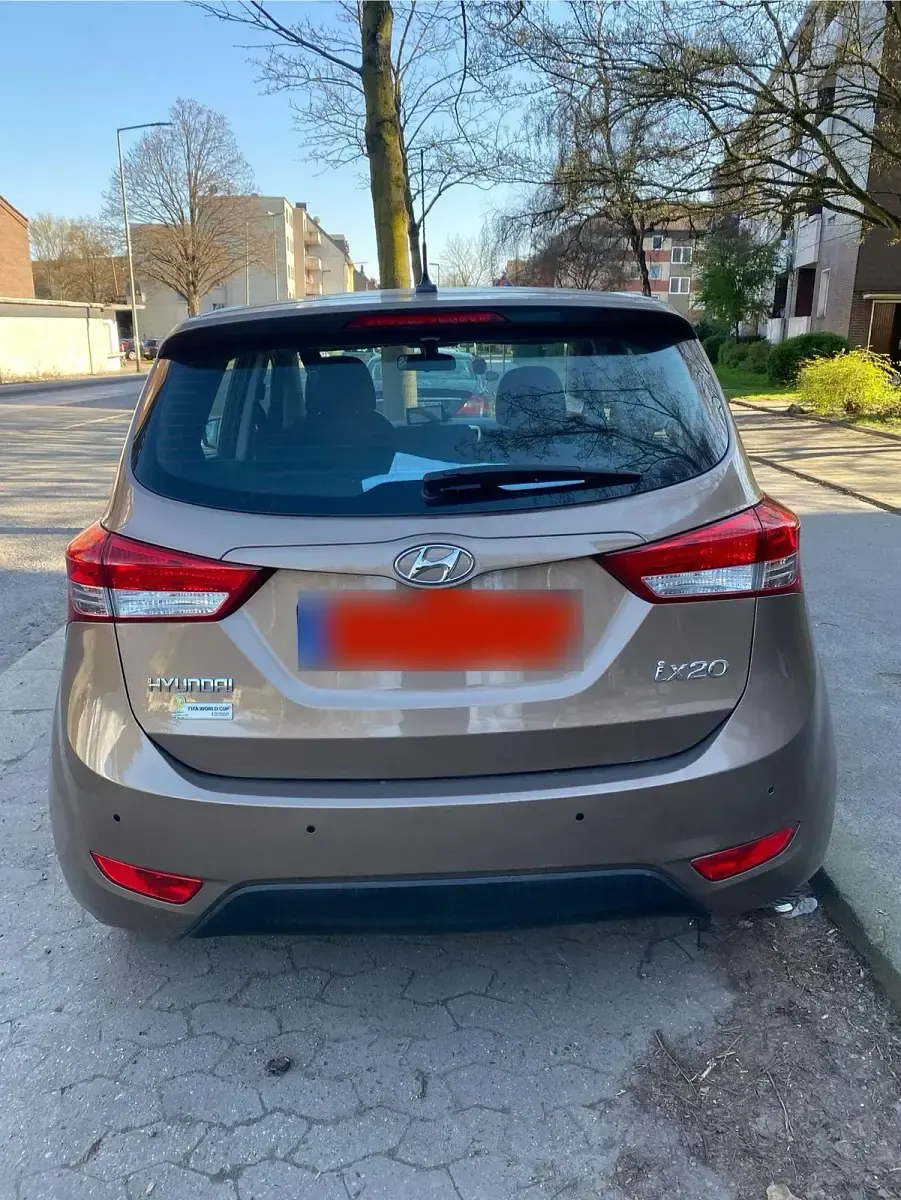 Gebraucht Hyundai ix20 125 PS (91 kW) 2015 Braun Kleinwagen