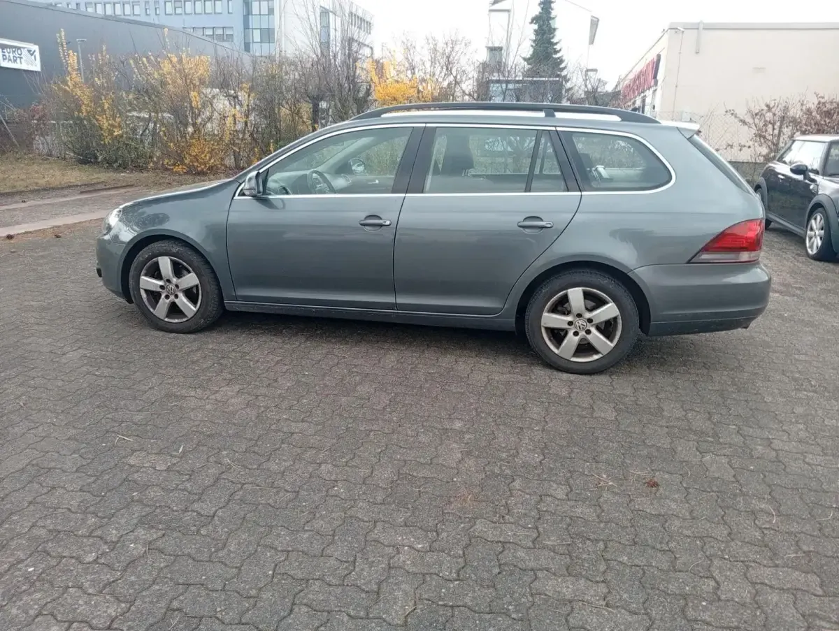 Gebraucht VW Golf VI Comfortline 105 PS (77 kW) 2011 Grau Kleinwagen