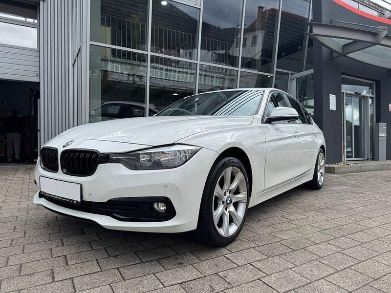 Gebraucht BMW 318 Advantage 136 PS (100 kW) 2017 Weiß Limousine
