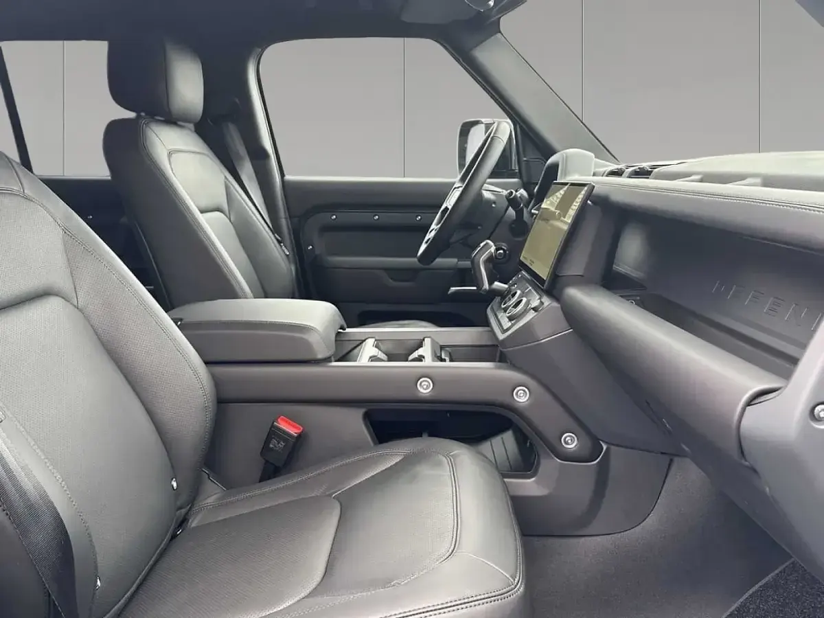 Gebraucht Land Rover Defender 252 PS (185 kW) 2026 Carpathian grey SUV