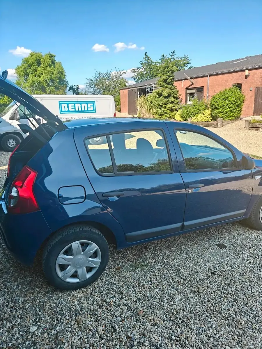 Gebraucht Dacia Sandero 75 PS (55 kW) 2009 Blau Kleinwagen