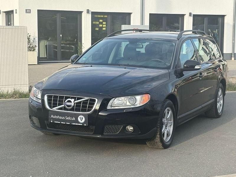 Gebraucht Volvo V70 Basis 136 PS (100 kW) 2010 Schwarz Kombi