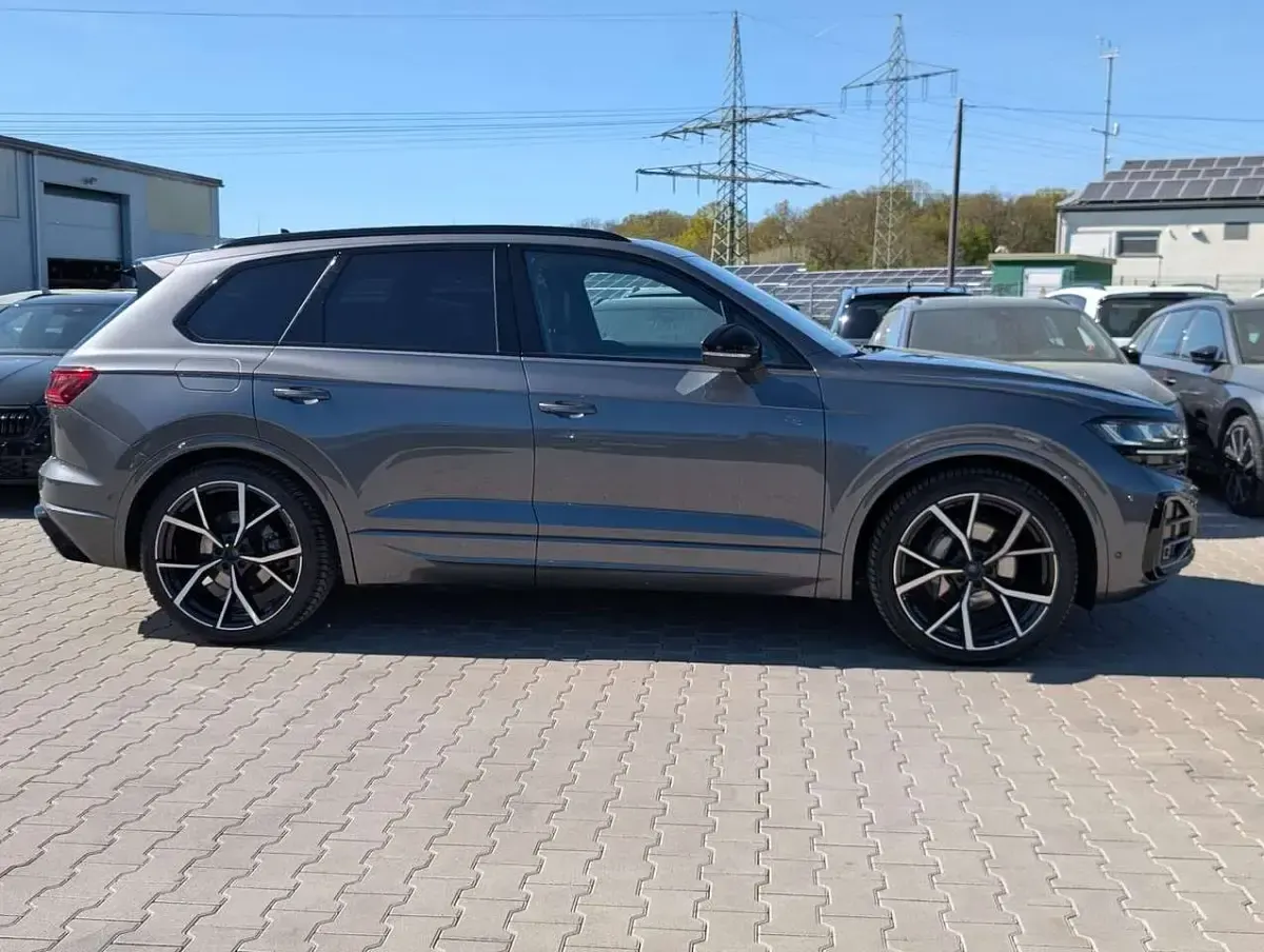 Gebraucht VW Touareg R-line 286 PS (210 kW) 2025 Grau SUV