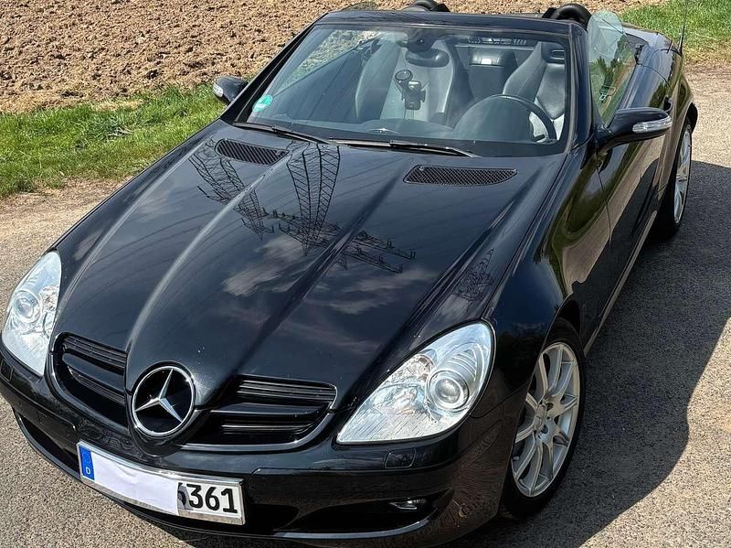 Schwarz Gebraucht 2007 Mercedes SLK280 Cabrio | 12.150 € (Fairer Preis) - Bild 1/4