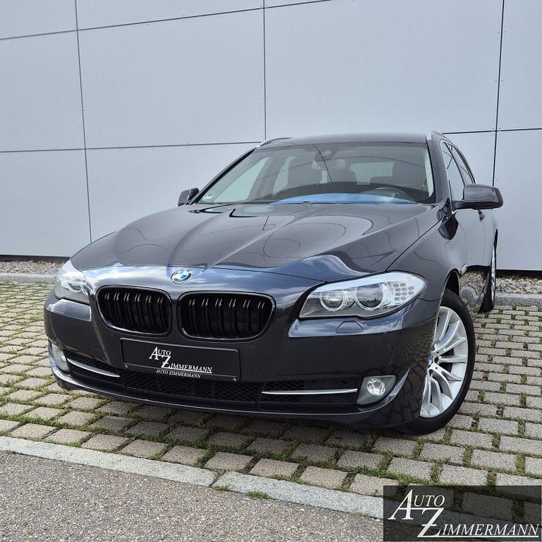 Grau Gebraucht 2013 BMW 520 Sport Line Kombi | 12.750 € (Fairer Preis) - Bild 1/4