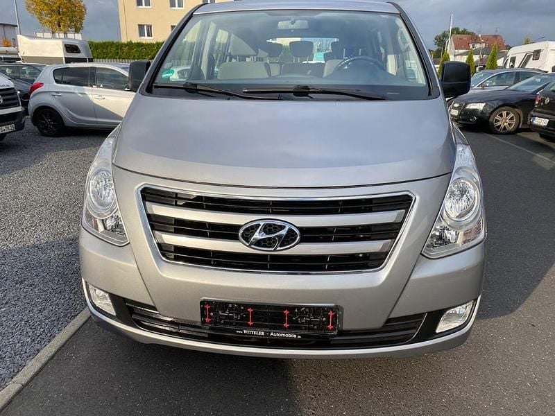 Silber Gebraucht 2014 Hyundai H-1 Van / Kleinbus | 11.999 € (Teuer) - Bild 1/4